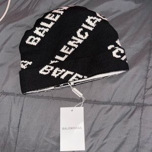 NWT BALENCIAGA BEANIE